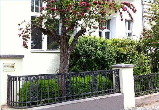 Gritje Zerndt mit Kuben / Montessori Labor Berlin montessorie labor berlin